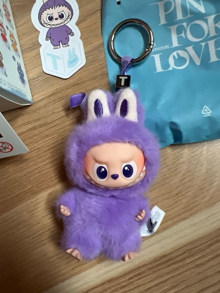 Labubu Pin for Love T - photo numéro 2