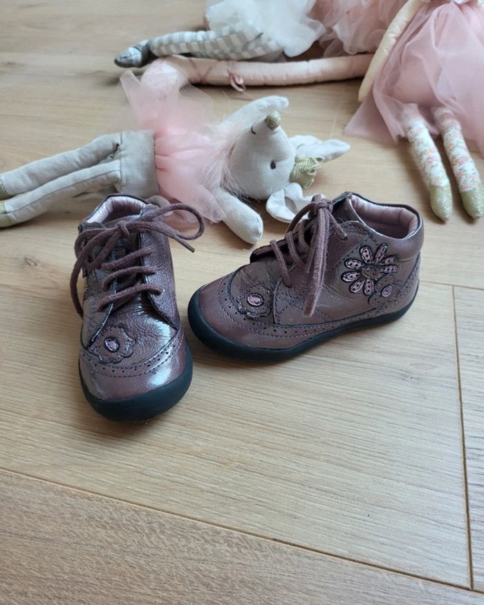 Chaussures petite fille violettes taille 22 - photo numéro 3