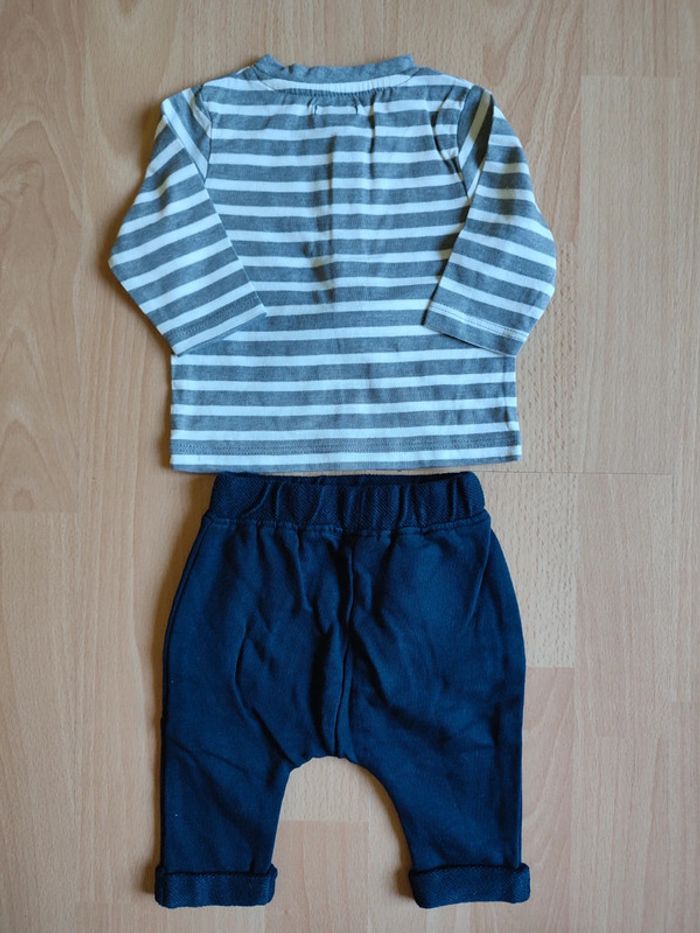 Lot tenue neuve pantalon + t-shirt manches longues col tunisien Kiabi en 1M - photo numéro 2