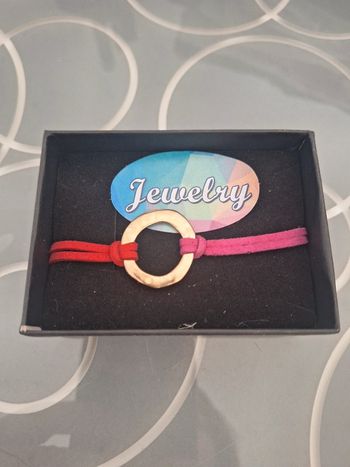 Bracelet neuf rose et rouge avec anneau doré