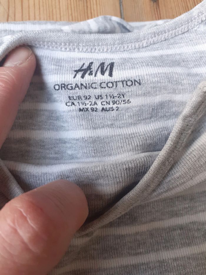 5 bodys H&M taille 92 TBE - photo numéro 2