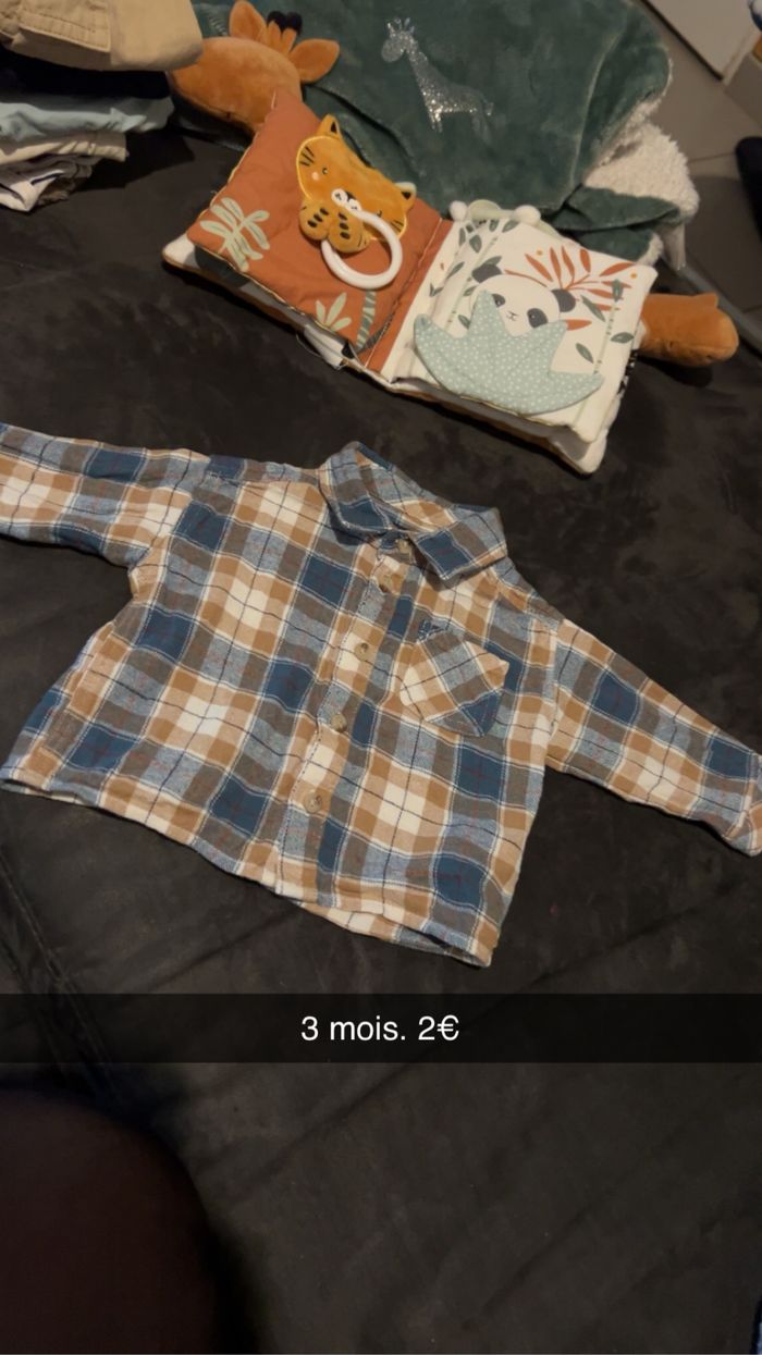 Lot de chemise/ tee shirt. - photo numéro 2