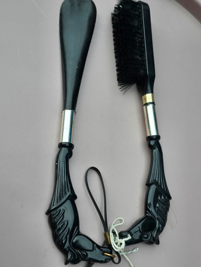 Ensemble chausse pieds et brosse vintage