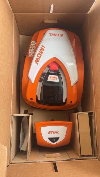 Tondeuse robotisée | [NOUVEAU] Stihl iMow RMI 422 P avec station d'accueil