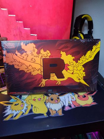 Coffret Ultra Premium Sulfura Team Rocket EV10