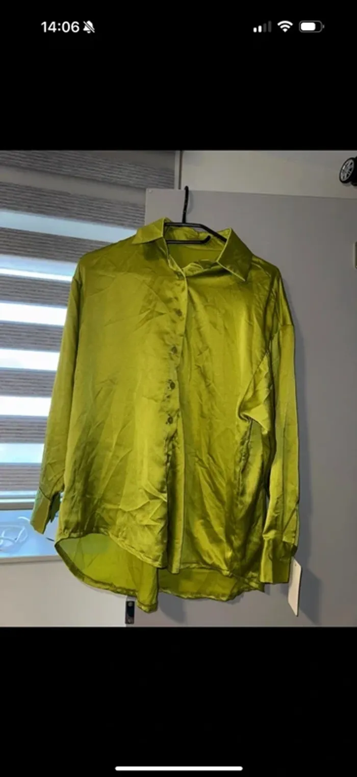 Chemise en satin taille L neuf - photo numéro 3