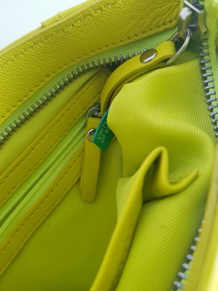 United Colors of Benetton - Pochette en cuir, fermeture zippée - Jaune - Neuve ! - photo numéro 4