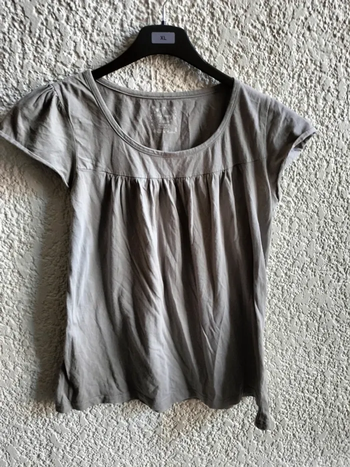T-shirt gris taille 38
