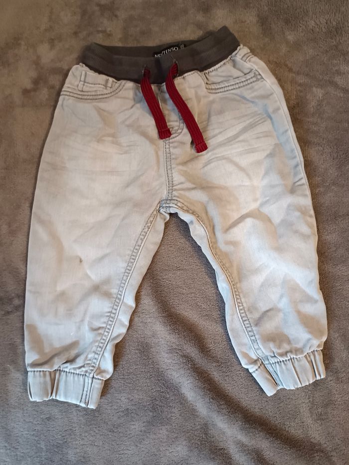 Jeans gris à lacet bordeaux