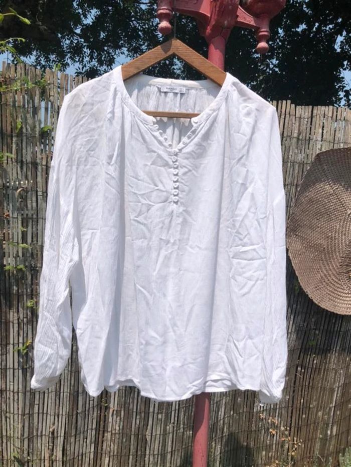 👚 Blouse tunique Mango longue, large et ample à col V et à manches longues avec détails boutons - photo numéro 10