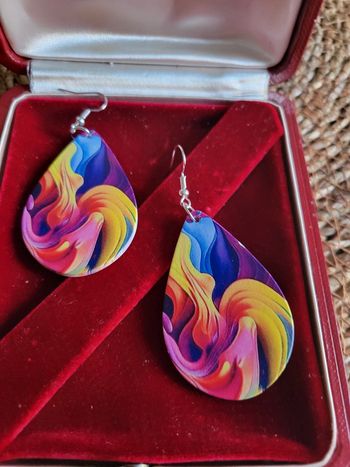 Boucles gouttes multicolores.