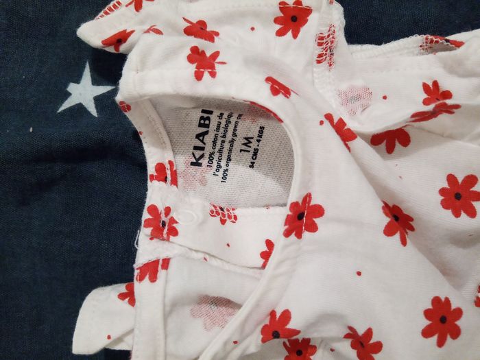 Barboteuse blanche a fleurs _ 1 mois - photo numéro 3