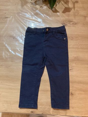 Jean bleu marine taille 18 mois