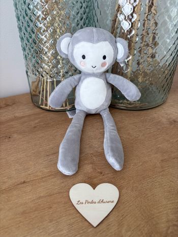 Doudou singe gris blanc
