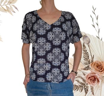Jolie blouse Esprit bleu marine motifs géométriques 38