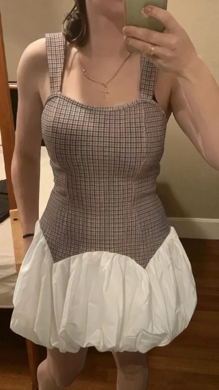 Robe pinafore pied-de-poule & jupe ballon blanche chic rétro / tendance 2025