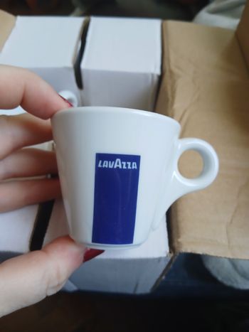 Lot de 12 petites tasses marque  Lavazza neuf