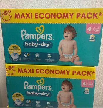 216 couches taille 4 Pampers baby dry