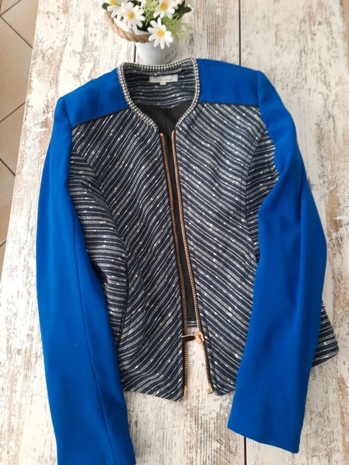 Veste cintrée bleu et noir