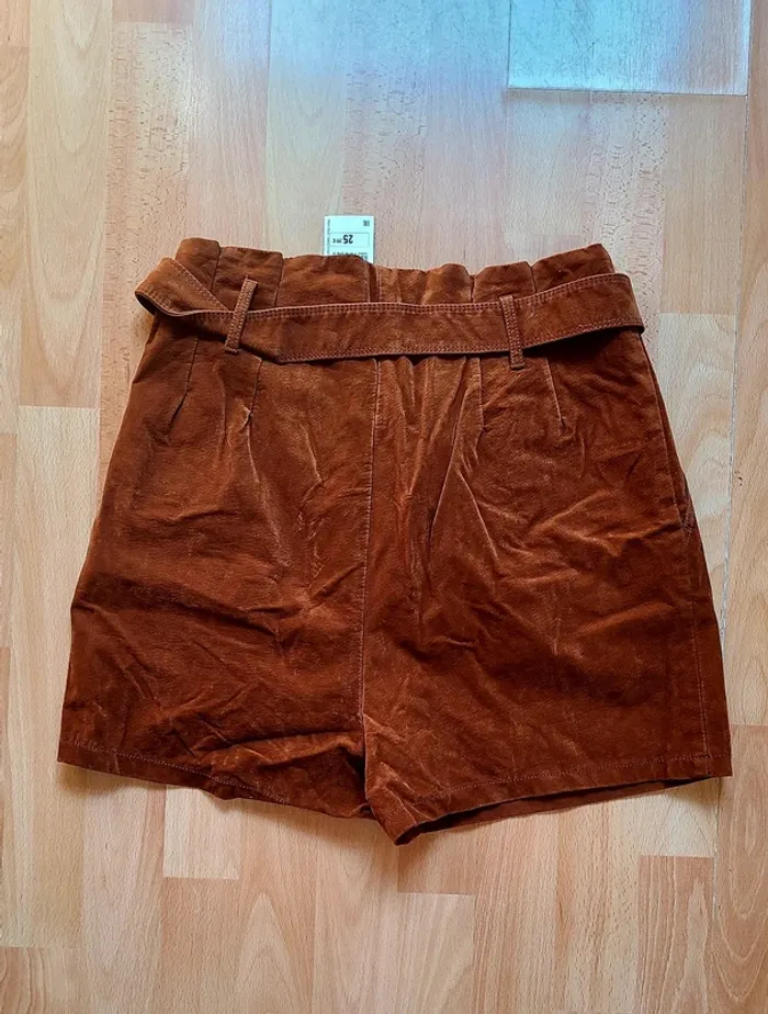 Short en daim marron taille 40 neuf - photo numéro 2