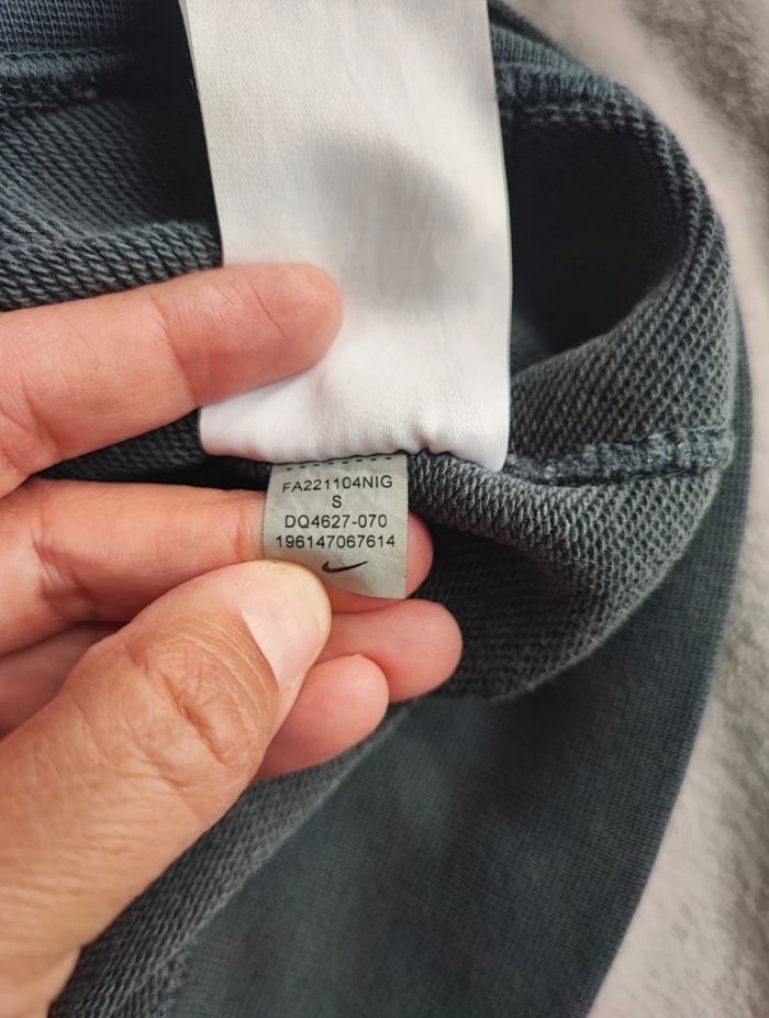 Sweat léger Nike taille S dégradé logo brodé Mixte - photo numéro 5