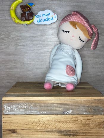 PPE57 doudou poupée 👧🏻 Metoo