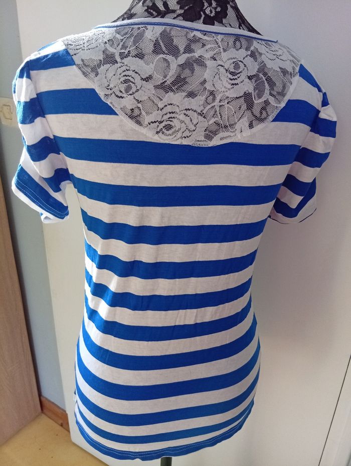 Joli tee-shirt avec p'tite dentelle à l' arrière - photo numéro 5