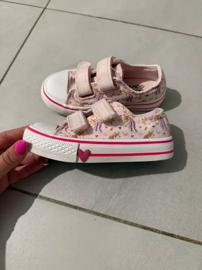 Baskets à scratch  fille rose pâle taille 25 motif licorne