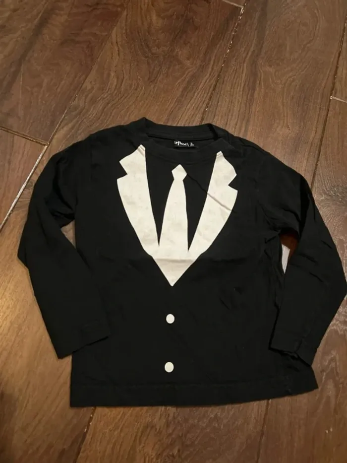 t shirt à manches longues garcon en coton noir et blanc motif costume Influx 3 ans