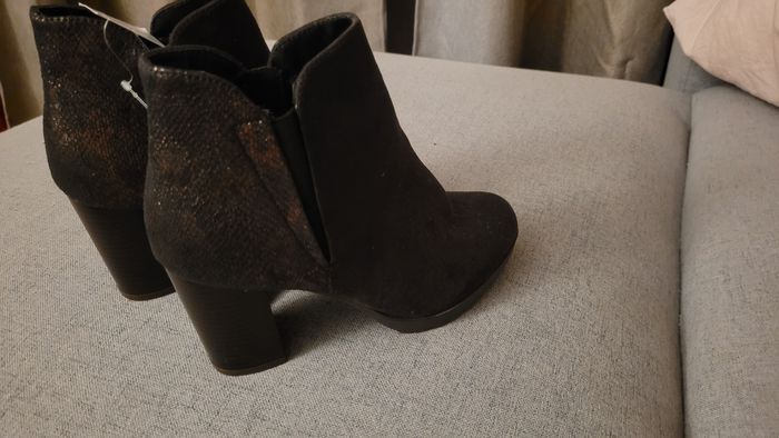 Bottines neuves en suède
