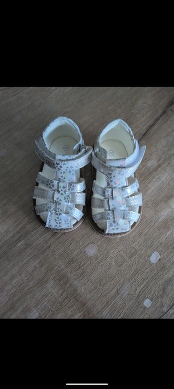 Sandales a bouts fermer