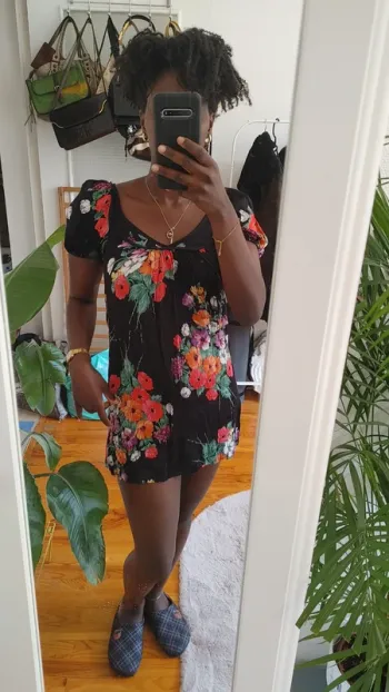 Mini robe manche courte ballon décolleté