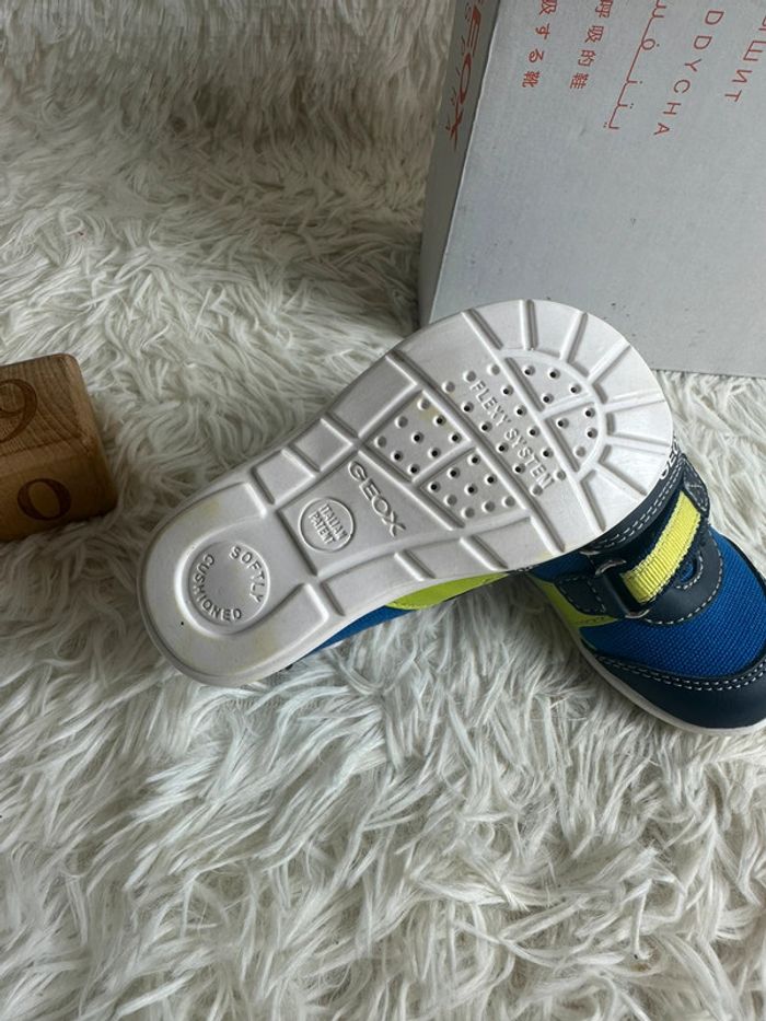 Paire de chaussures Geox taille 20 - photo numéro 4