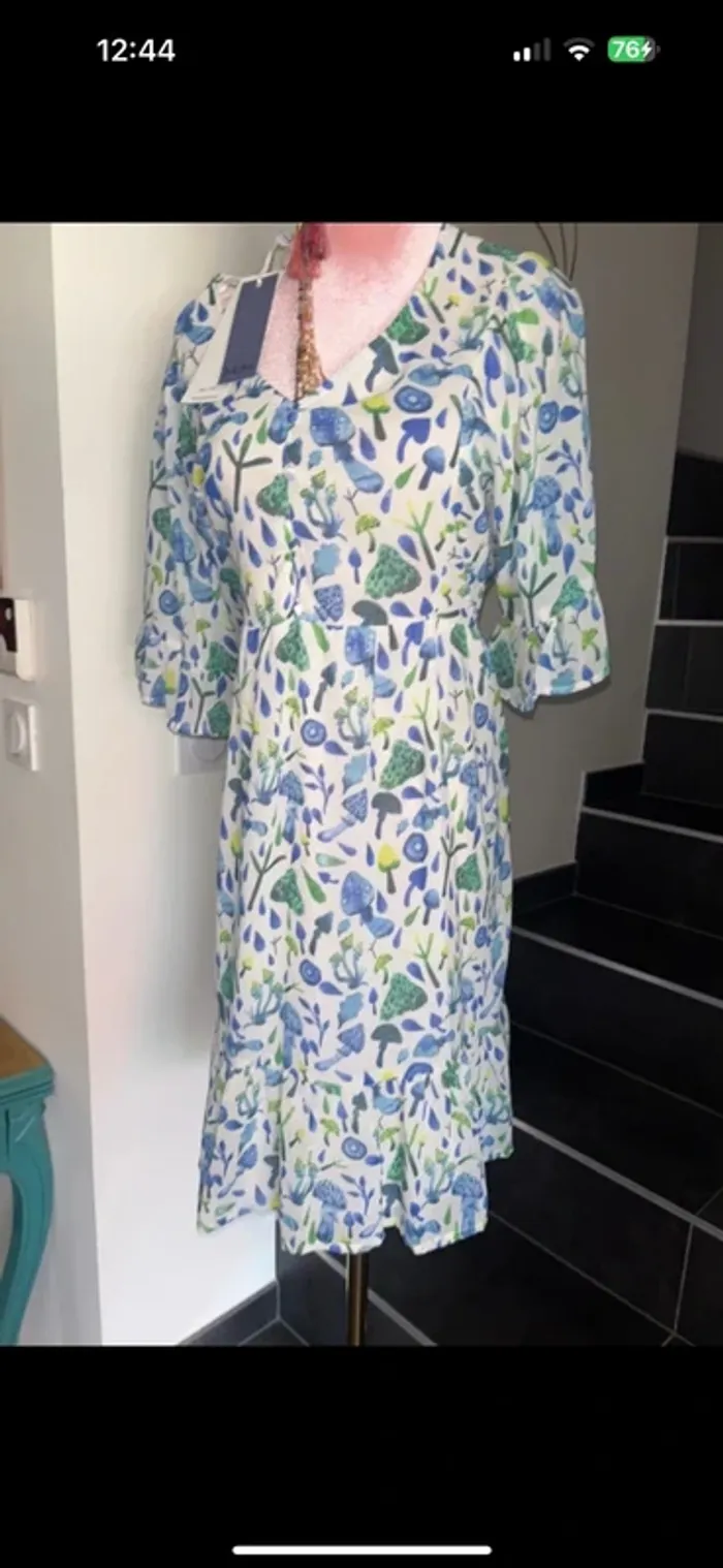 Magnifique Robe doublée à fleurs neuve - photo numéro 2