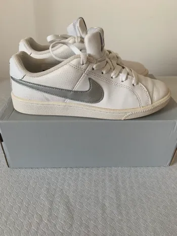 Basket Nike Court Royal Blanche Taille 37.5