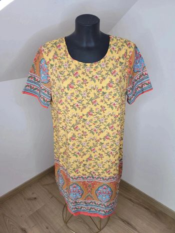 Robe jaune à motifs