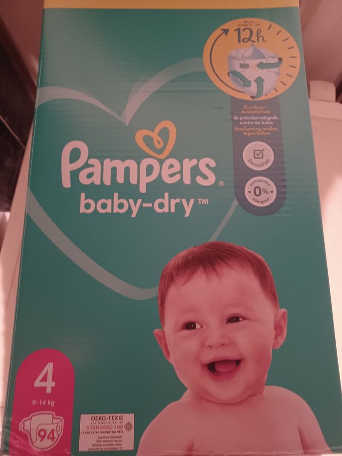 Couches pampers taille 4