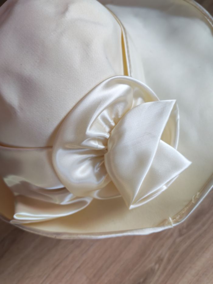 Chapeau de cérémonie couleur écru avec nœud accessoire vintage - photo numéro 7