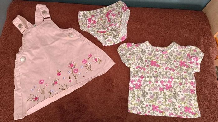 Robe + bloomer + tee shirt manches courtes