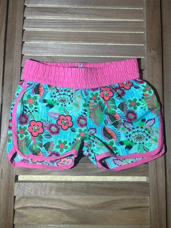 Short bleu et rose à fleurs 134 / 140 9/10 ans