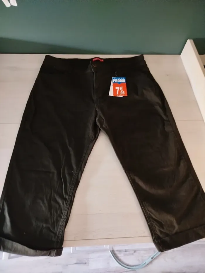 Bermuda noir neuf