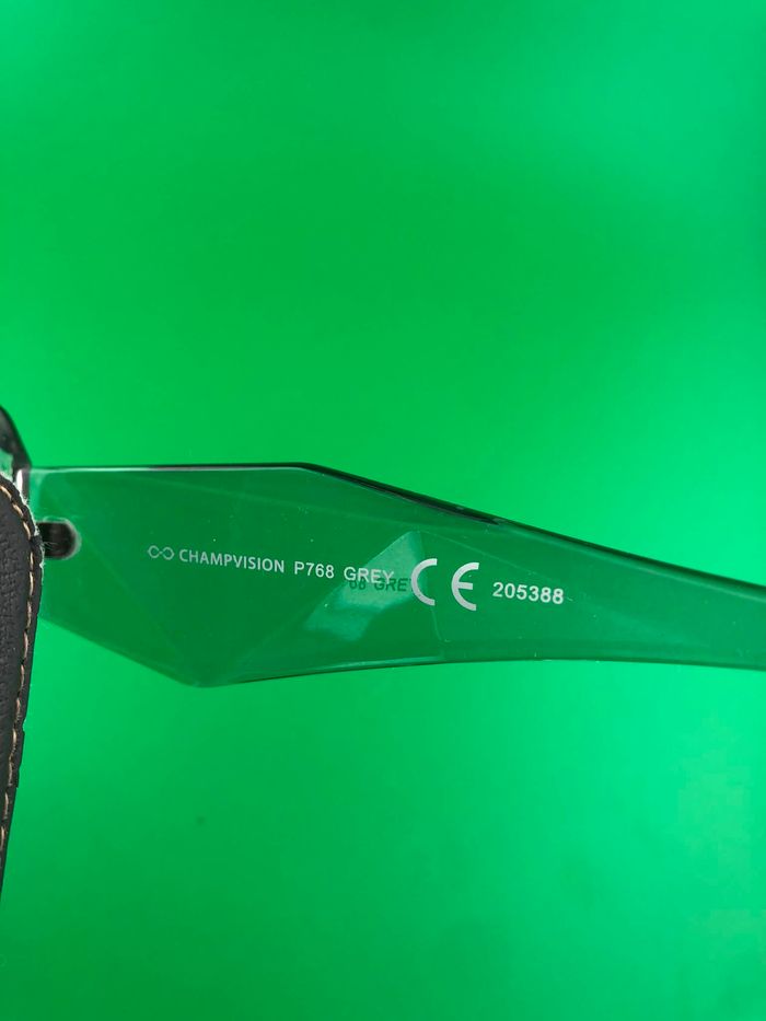 Lunette de soleil - photo numéro 3