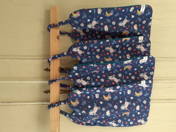 Bavoirs - Lot de 4 Serviettes de cantine maternelle élastiquées Love licorne bleu (R2/2025)