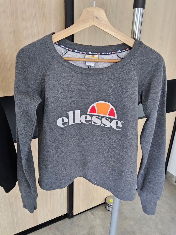 Lot 2 sweat taille XS ellesse - photo numéro 3