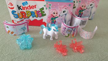 Neuf lot 3 jouets figurine collection Kinder surprise sur le thème des licornes