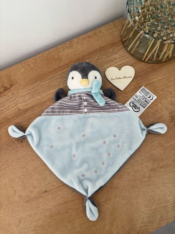 Doudou pingouin mots d’enfants écharpe