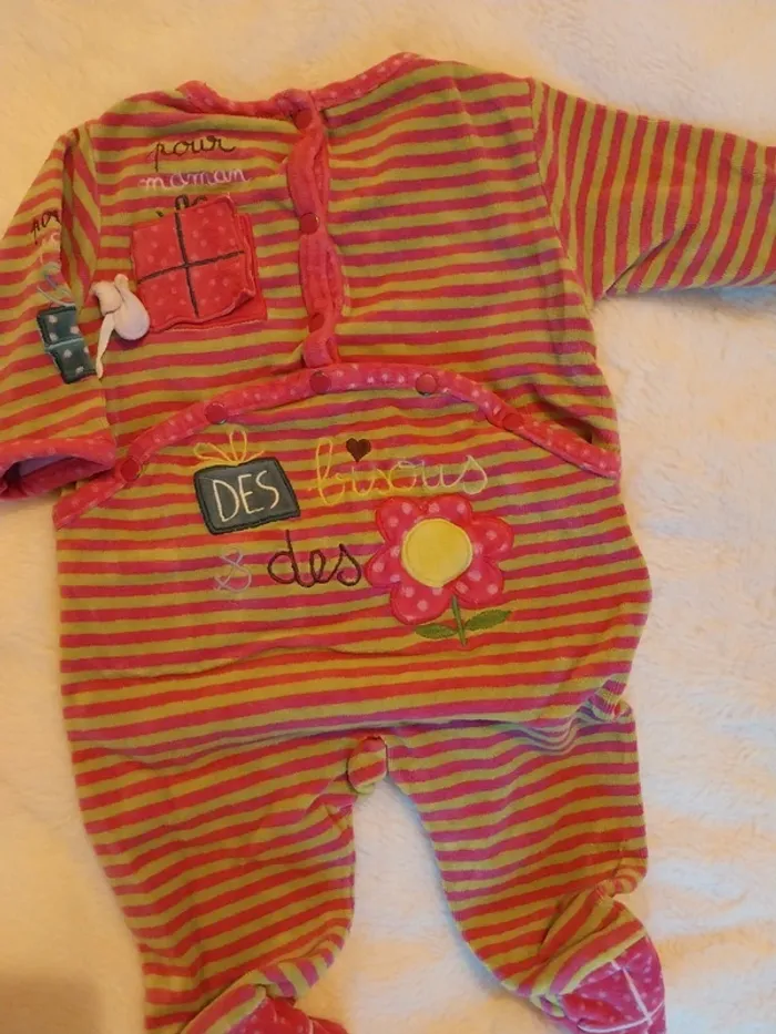 Pyjama  1 mois - photo numéro 5