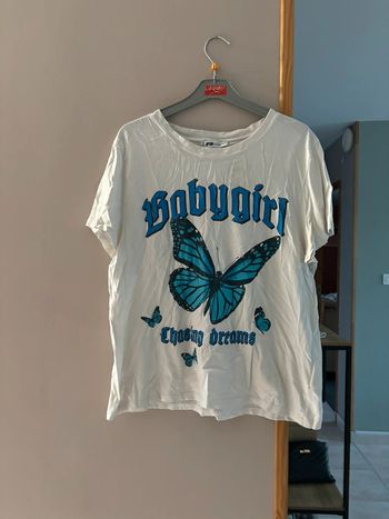T shirt blanc motif papillon bleu