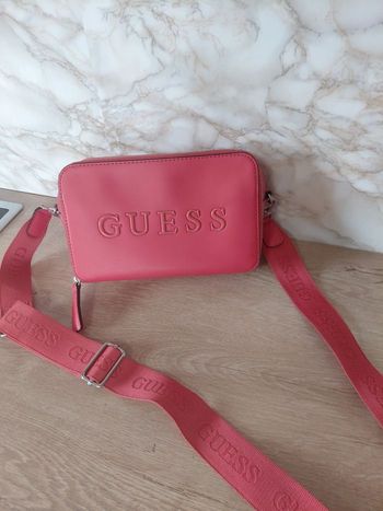 Magnifique sac à Bandoulière rose Guess Authentique 🩷