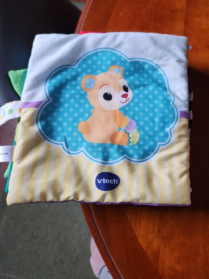 Livre tissu et son ourson musical et lumineux - photo numéro 3